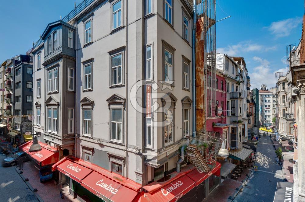 İSTİKLAL CADDESİ'NDE SÜSLÜ SAKSI SOKAKTA SATILIK OFİS, İŞYERİ