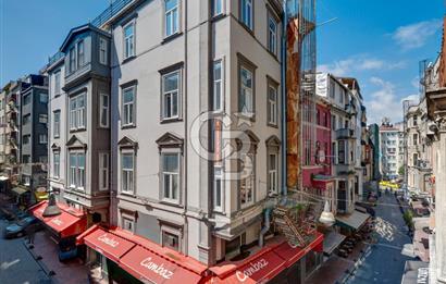 İSTİKLAL CADDESİ'NDE SÜSLÜ SAKSI SOKAKTA SATILIK OFİS, İŞYERİ