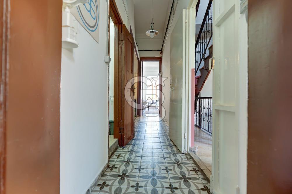 İSTİKLAL CADDESİ'NDE SÜSLÜ SAKSI SOKAKTA SATILIK OFİS, İŞYERİ