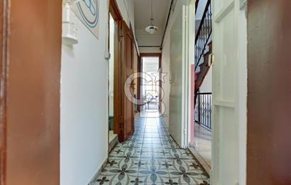 İSTİKLAL CADDESİ'NDE SÜSLÜ SAKSI SOKAKTA SATILIK OFİS, İŞYERİ