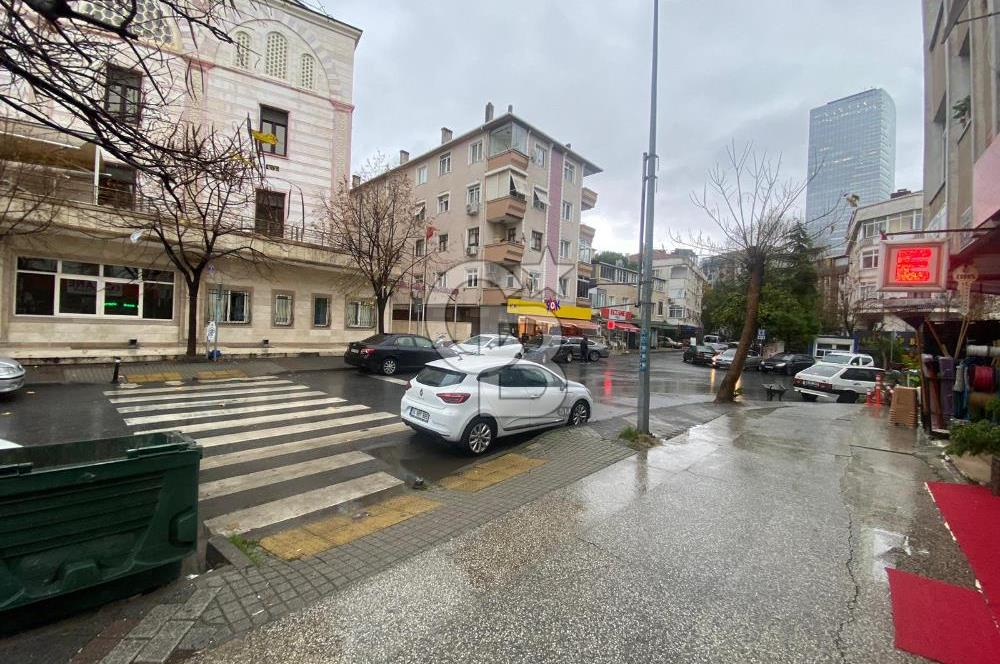Küçükyalı Mektep Caddesinde 2+1 Yatırımlık