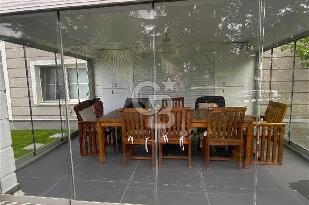 USKUMRUKÖY GÜLLER VADİSİ SİTESİNDE HAVUZLU EŞYALI KİRALIK VİLLA 