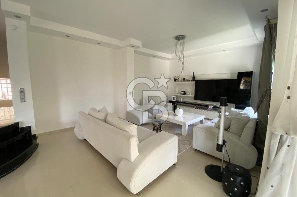 USKUMRUKÖY GÜLLER VADİSİ SİTESİNDE HAVUZLU EŞYALI KİRALIK VİLLA 
