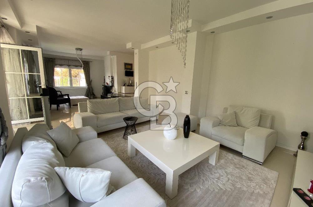 USKUMRUKÖY GÜLLER VADİSİ SİTESİNDE HAVUZLU EŞYALI KİRALIK VİLLA 