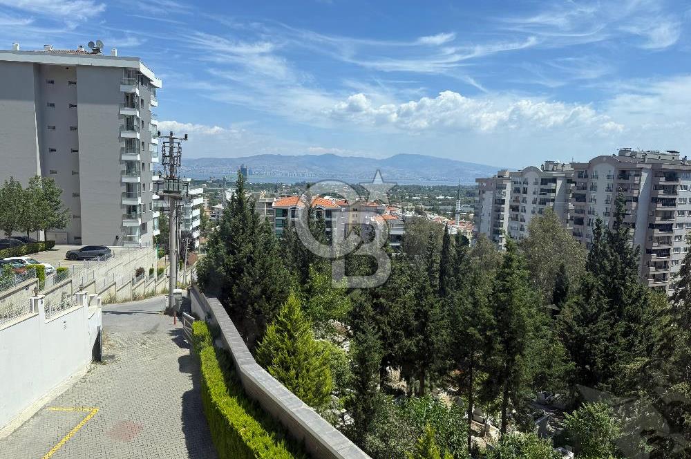 İzmir Narlıdere'de Muhteşem Doğa ve Deniz manzaralı daire