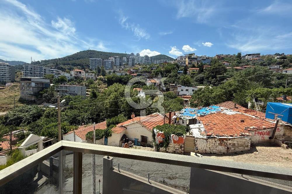 İzmir Narlıdere'de Muhteşem Doğa ve Deniz manzaralı daire