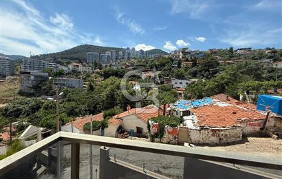 İzmir Narlıdere'de Muhteşem Doğa ve Deniz manzaralı daire