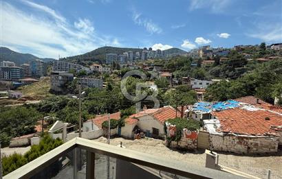 İzmir Narlıdere'de Muhteşem Doğa ve Deniz manzaralı daire
