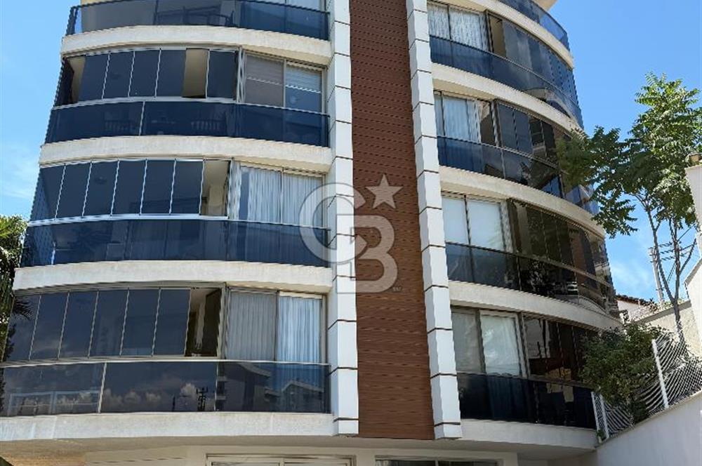İzmir Narlıdere'de Muhteşem Doğa ve Deniz manzaralı daire