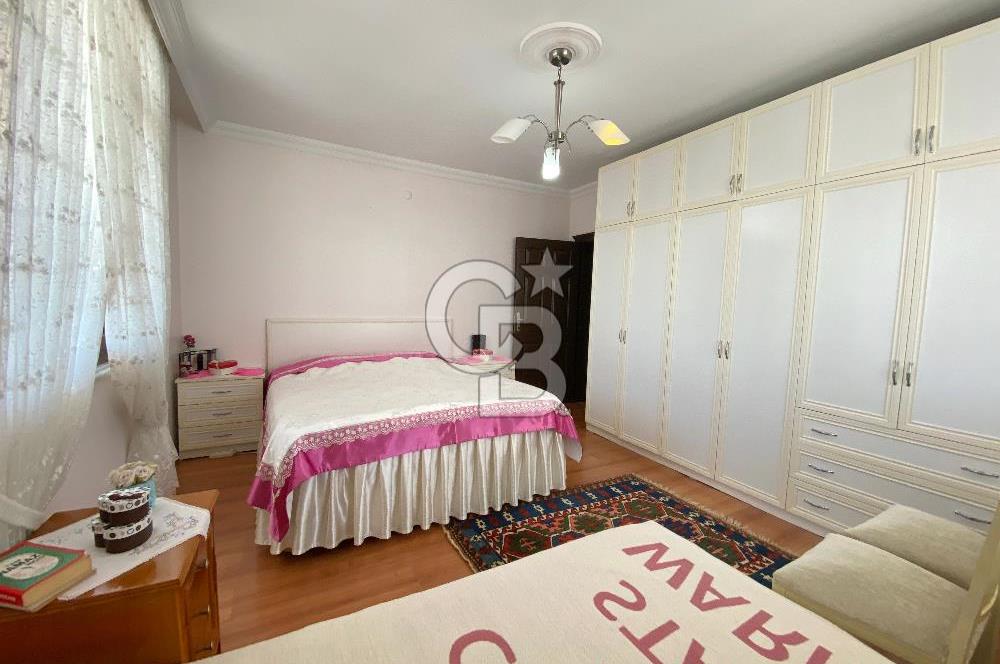 YILDIZLI'NIN MERKEZİNDE GENİŞ TERASLI SATILIK FIRSAT DAİRE
