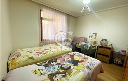 YILDIZLI'NIN MERKEZİNDE GENİŞ TERASLI SATILIK FIRSAT DAİRE