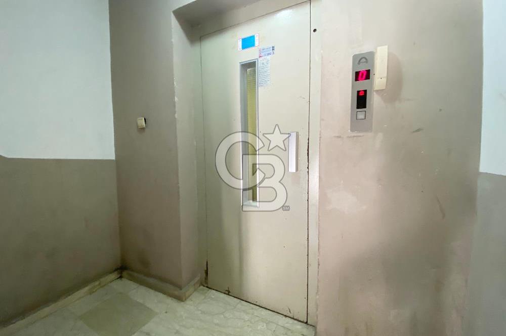 YILDIZLI'NIN MERKEZİNDE GENİŞ TERASLI SATILIK FIRSAT DAİRE