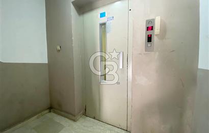 YILDIZLI'NIN MERKEZİNDE GENİŞ TERASLI SATILIK FIRSAT DAİRE