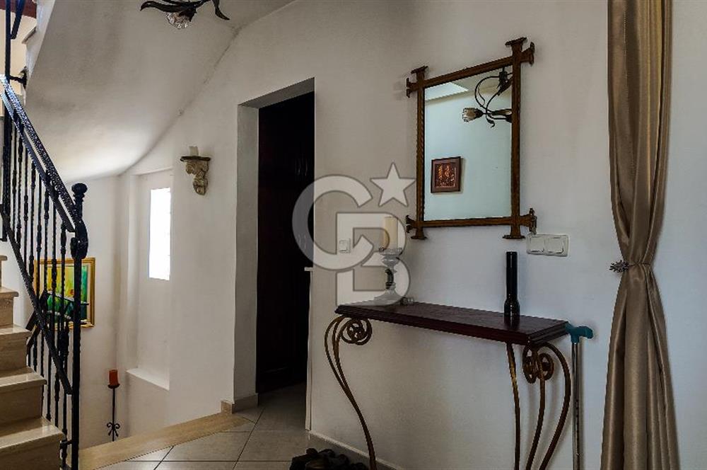 Bodrum Torba'da Satılık Özel Havuzlu Pansiyon Tapulu 3+2 Villa