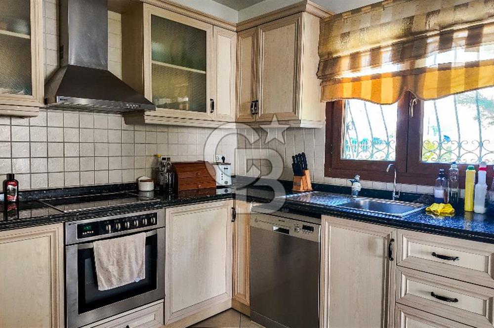 Bodrum Torba'da Satılık Özel Havuzlu Pansiyon Tapulu 3+2 Villa