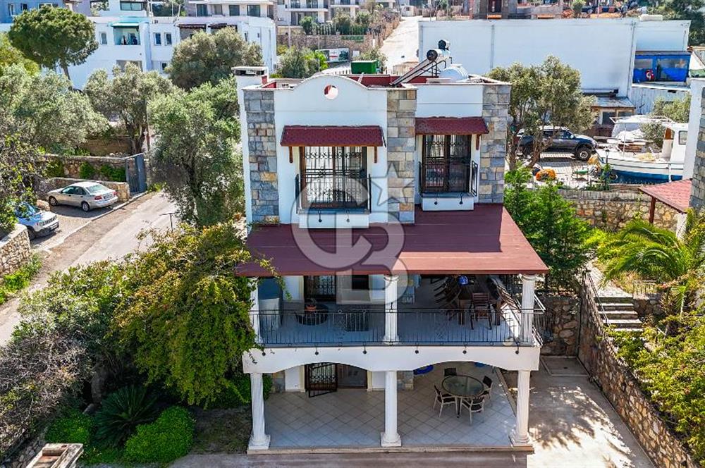 Bodrum Torba'da Satılık Özel Havuzlu Pansiyon Tapulu 3+2 Villa