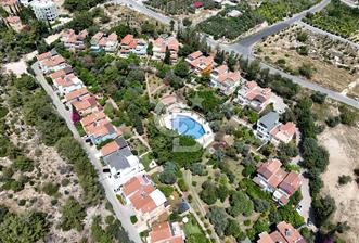 Mersin Mezitli Kuyuluk Çamlıca Mah.de Site İçi Satılık Villa