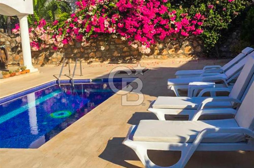 Bodrum Torba'da Satılık Özel Havuzlu Pansiyon Tapulu 3+2 Villa