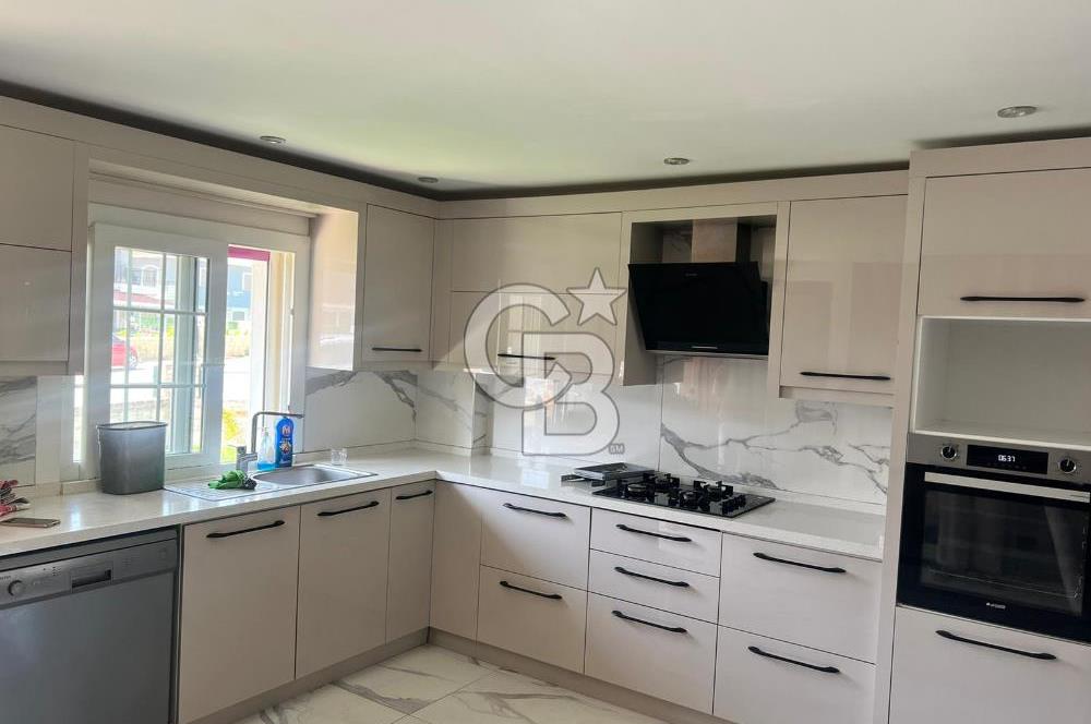 Foça Hacıveli Mah. Site İçerisinde Kiralık 4+1 Tripleks Villa
