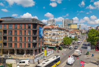 Maltepe Feyzullah Mah. Minibüs Cad. Üzeri 400 m2 Satılık Dükkan!