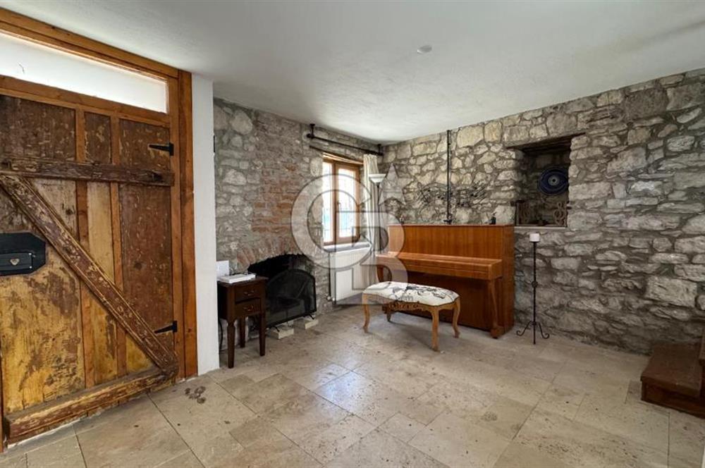 URLA CAMİATİK MAH. SATILIK 3+1 MÜSTAKİL TAŞ EV