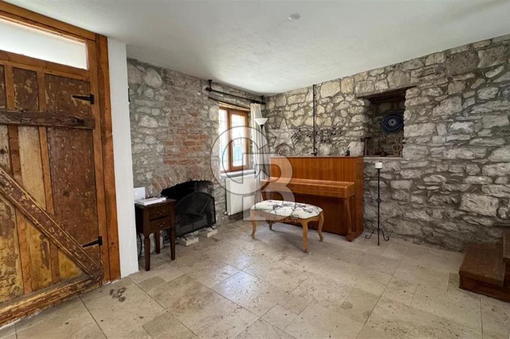 URLA CAMİATİK MAH. SATILIK 3+1 MÜSTAKİL TAŞ EV