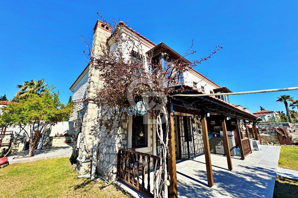 ÇEŞME ALAÇATI'DA KİRALIK HAVUZLU VİLLA