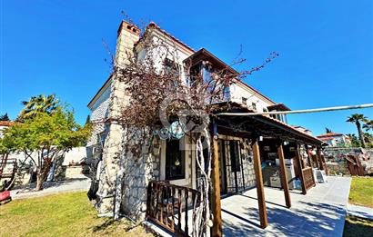 ÇEŞME ALAÇATI'DA KİRALIK HAVUZLU VİLLA