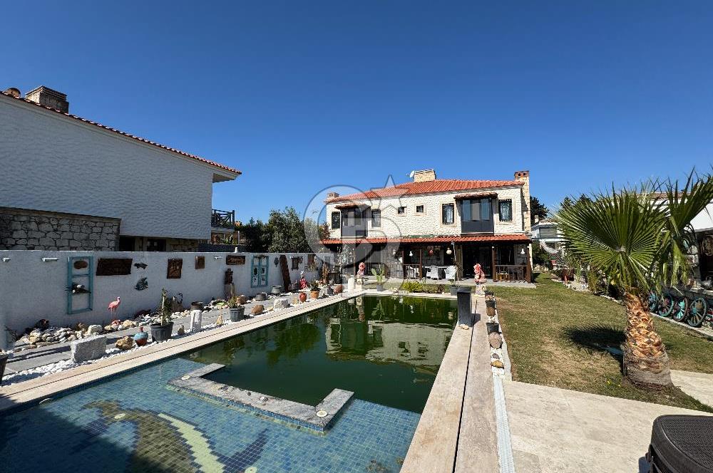 ÇEŞME ALAÇATI'DA KİRALIK HAVUZLU VİLLA