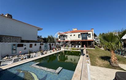 ÇEŞME ALAÇATI'DA KİRALIK HAVUZLU VİLLA