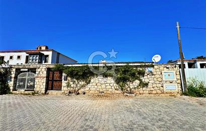 ÇEŞME ALAÇATI'DA KİRALIK HAVUZLU VİLLA