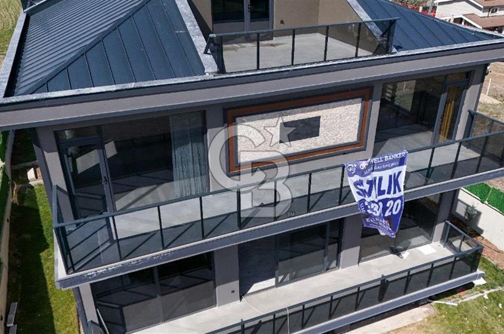 GÖLBAŞI'NDA GÖL MANZARALI EMSALSİZ 6+1 4 KATLI SATILIK VİLLA