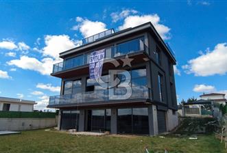GÖLBAŞI'NDA GÖL MANZARALI EMSALSİZ 6+1 4 KATLI SATILIK VİLLA