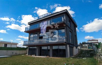 GÖLBAŞI'NDA GÖL MANZARALI EMSALSİZ 6+1 4 KATLI SATILIK VİLLA