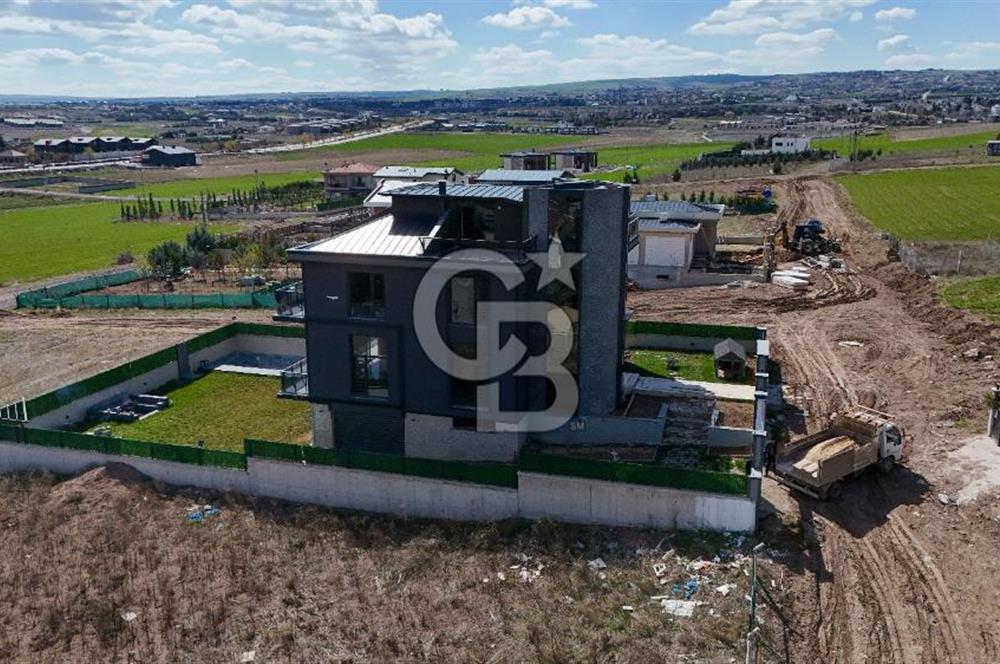 GÖLBAŞI'NDA GÖL MANZARALI EMSALSİZ 6+1 4 KATLI SATILIK VİLLA