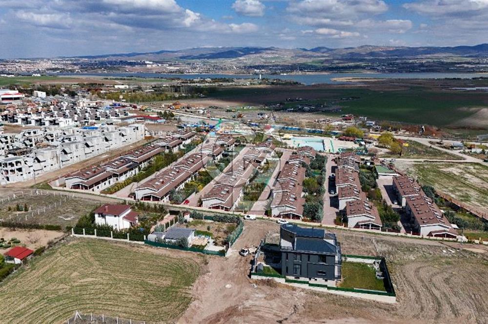 GÖLBAŞI'NDA GÖL MANZARALI EMSALSİZ 6+1 4 KATLI SATILIK VİLLA
