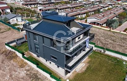 GÖLBAŞI'NDA GÖL MANZARALI EMSALSİZ 6+1 4 KATLI SATILIK VİLLA