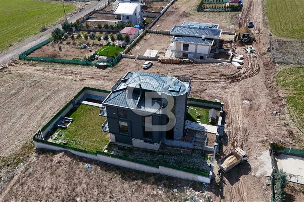 GÖLBAŞI'NDA GÖL MANZARALI EMSALSİZ 6+1 4 KATLI SATILIK VİLLA