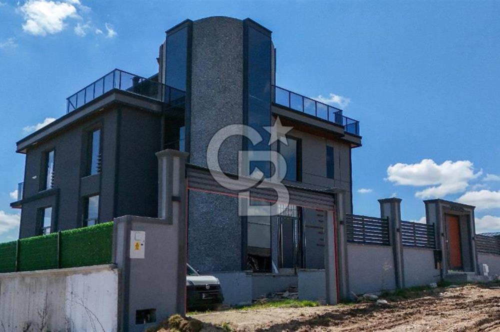 GÖLBAŞI'NDA GÖL MANZARALI EMSALSİZ 6+1 4 KATLI SATILIK VİLLA