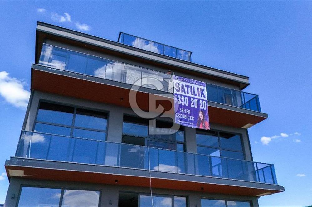GÖLBAŞI'NDA GÖL MANZARALI EMSALSİZ 6+1 4 KATLI SATILIK VİLLA