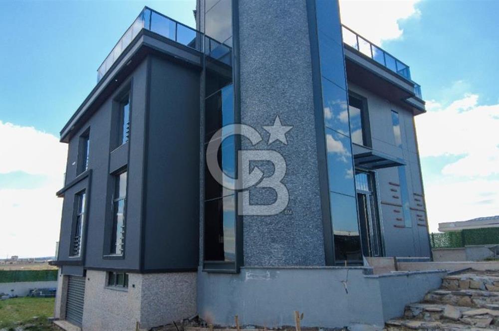 GÖLBAŞI'NDA GÖL MANZARALI EMSALSİZ 6+1 4 KATLI SATILIK VİLLA