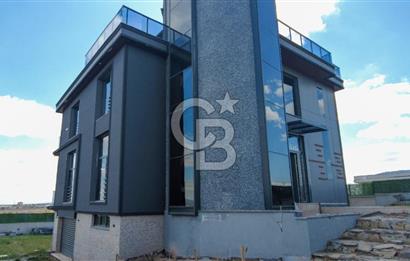 GÖLBAŞI'NDA GÖL MANZARALI EMSALSİZ 6+1 4 KATLI SATILIK VİLLA