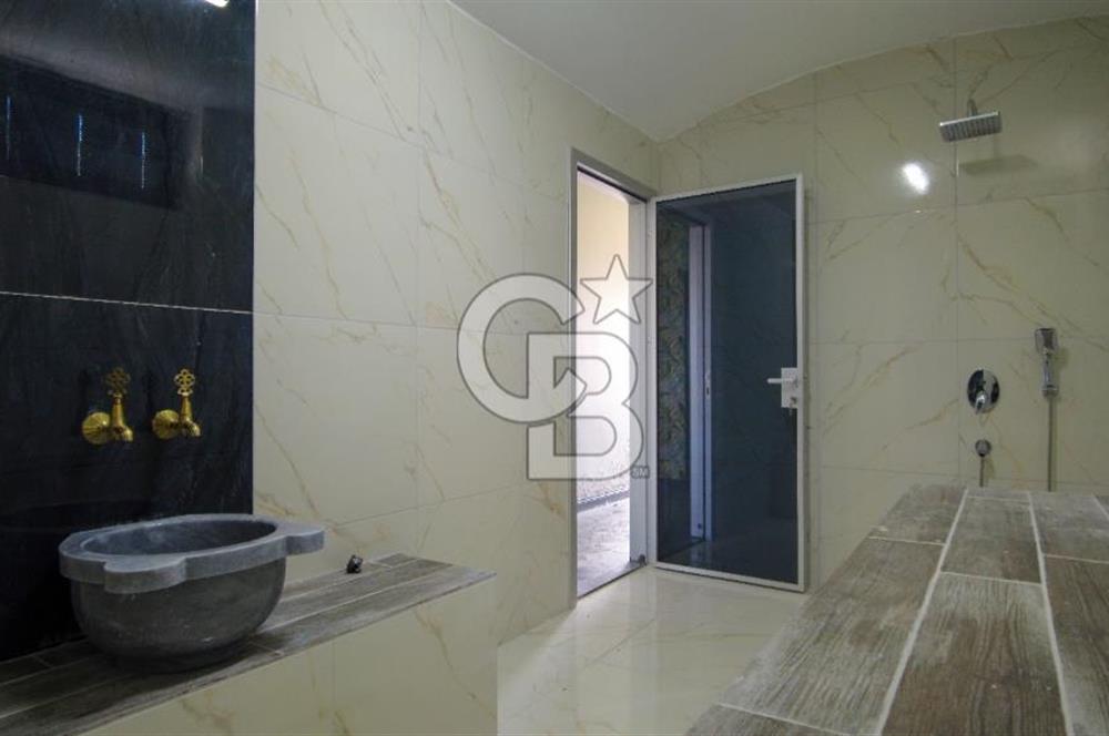 GÖLBAŞI'NDA GÖL MANZARALI EMSALSİZ 6+1 4 KATLI SATILIK VİLLA