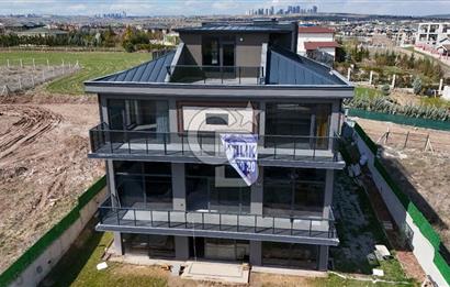 GÖLBAŞI'NDA GÖL MANZARALI EMSALSİZ 6+1 4 KATLI SATILIK VİLLA
