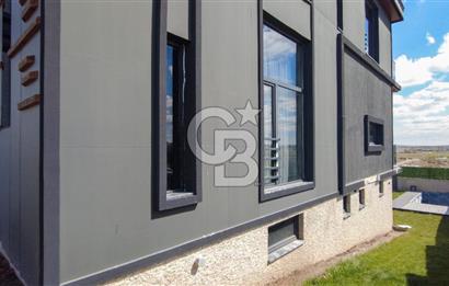 GÖLBAŞI'NDA GÖL MANZARALI EMSALSİZ 6+1 4 KATLI SATILIK VİLLA