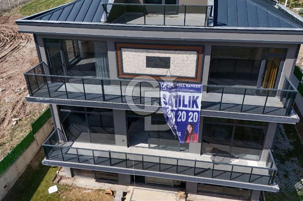 GÖLBAŞI'NDA GÖL MANZARALI EMSALSİZ 6+1 4 KATLI SATILIK VİLLA