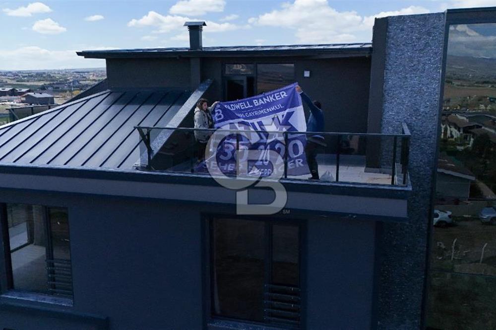 GÖLBAŞI'NDA GÖL MANZARALI EMSALSİZ 6+1 4 KATLI SATILIK VİLLA