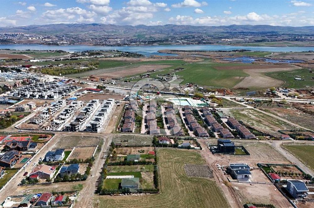 GÖLBAŞI'NDA GÖL MANZARALI EMSALSİZ 6+1 4 KATLI SATILIK VİLLA