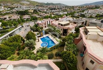 TEOK'tan Kahramandere'de Satılık Büyük Tip 5+1 Harika Villa
