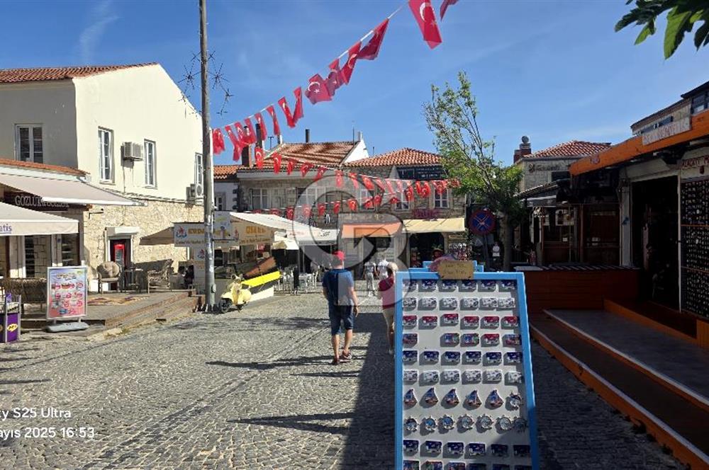 C.B ARMONİ'DEN ÇEŞME ALAÇATI MERKEZ ÇARŞIDA 2+1 TAŞ EV VE DÜKKAN